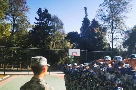 军训为什么会喜欢教官