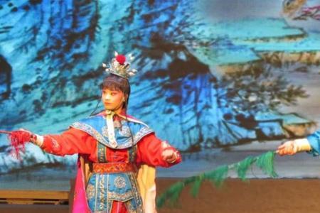 对花枪罗松夫人的扮演者是谁