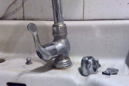 水龙头扭太多漏水