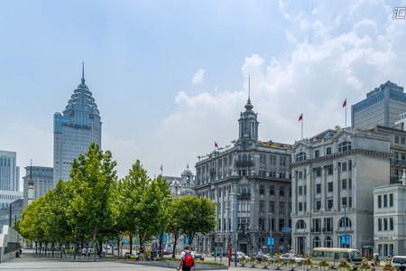 上海外滩对面的建筑物是什么