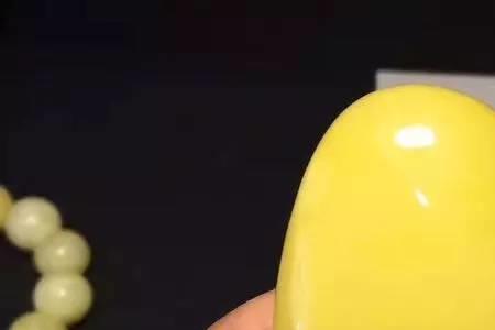 蜜蜡沁色料贵吗