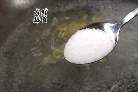 为什么盐水被火一烧会成盐
