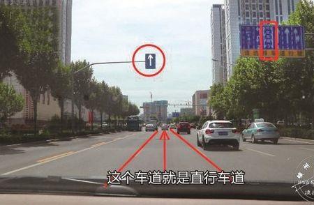 道路显示左右箭头可以直行吗