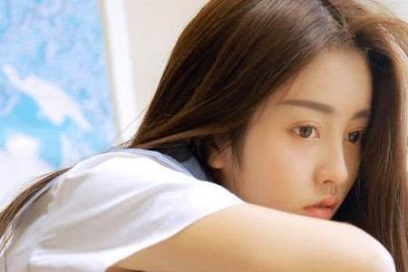 女孩耍脾气不理人怎么回