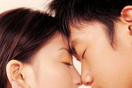 跟女生接吻后如何说些好听的话