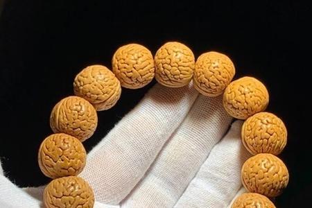胡桃核手串怎么盘红