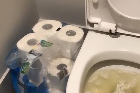马桶抽水卡住了怎么办
