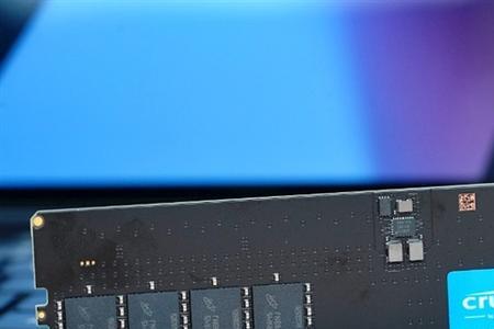 英睿达ddr4和万紫千红哪个好