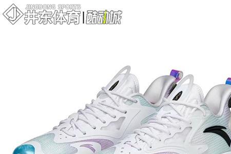安踏泡泡有碳板吗