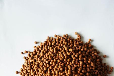 饲料中粗脂肪含量高好还是低好