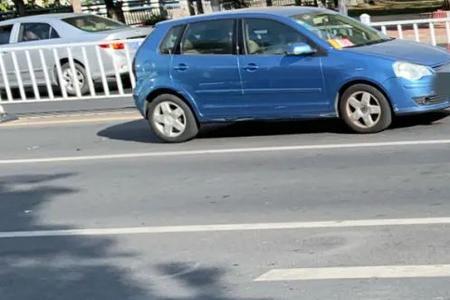 加油站出来右转直接走中间车道