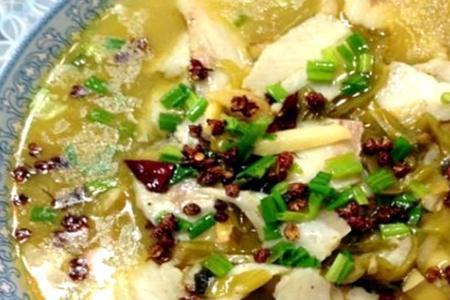 酸菜炖鲈鱼家常做法