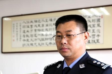 公安诗人是什么意思