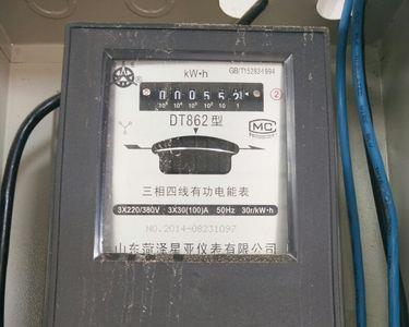 三相轨道式电表怎么看度数