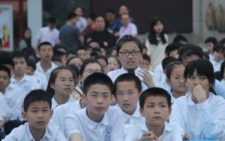 北斗星实验中学有多少学生