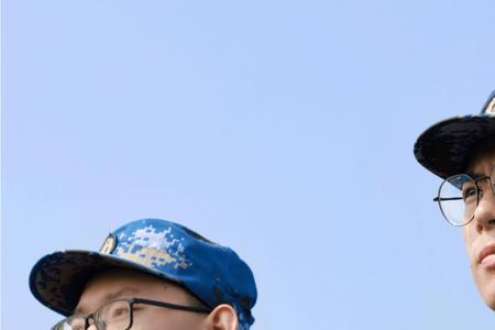 为什么有的人声音洪亮目光如炬