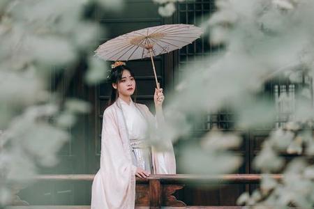 春愁诗人的内心感受是什么