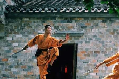 一句话形容道士和尚