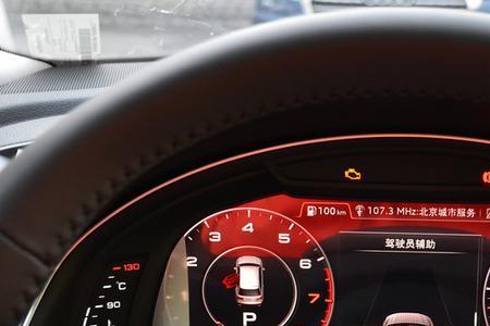 仪表盘在中间的是什么车