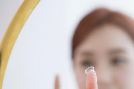 隐形眼镜只戴了一只怎么办
