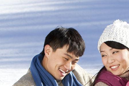 一对夫妻带孩子被困雪地的电影
