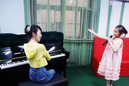 5岁小朋友学声乐好吗