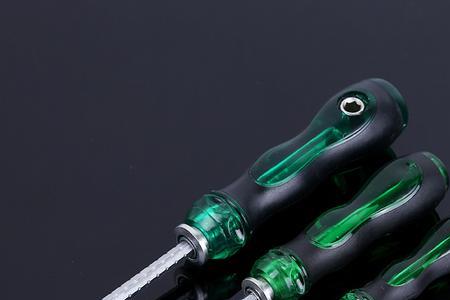 电工螺丝接线方法
