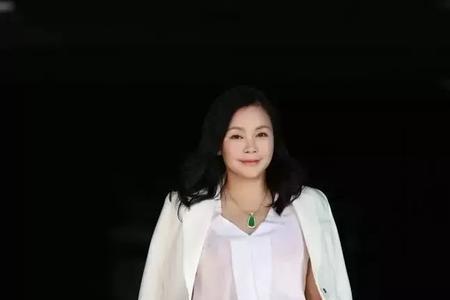 喜欢翡翠的女人性格