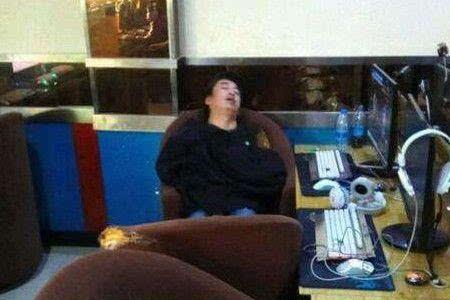 晚上睡不着想去网吧通宵怎么办