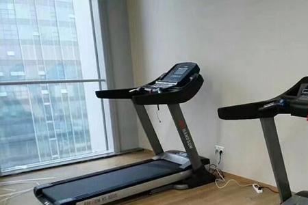 跑步机怎么放下来