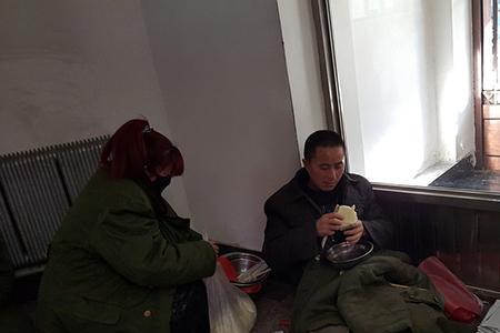 农民工工地休息期间喝酒醉死