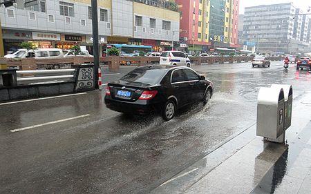 南充持续下雨的原因