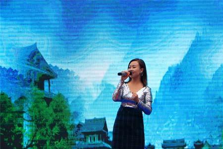 贵州歌手周洪是什么地方的