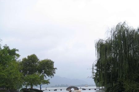 昆明冬天下雨多吗