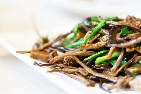茶树菇要过油吗