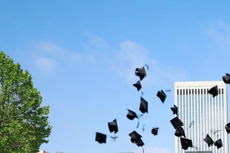 现在青岛大学生能出校门了吗