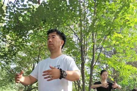 为什么站桩时两脚要与肩同宽