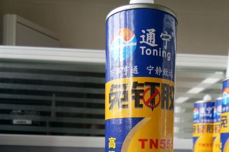 免钉胶可以粘线盒吗