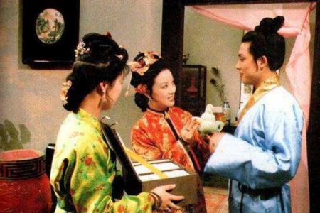 贾蓉和秦可卿结婚多久