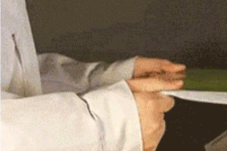 摩擦笔吸纸的实验