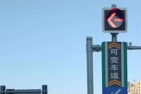 前方两个红灯可以左转掉头吗