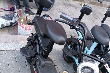 雅迪带蓝牙的车