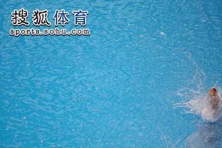 跳水时刚入水时怎么呼吸