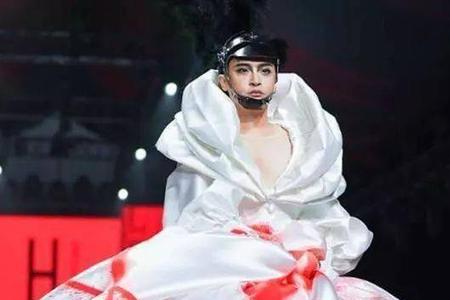 什么样的衣服才算奇装异服