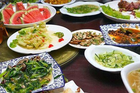 饭店晚上几点开饭