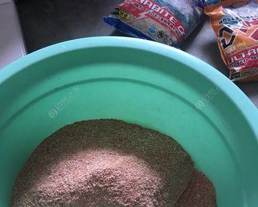 钓鱼用散炮和正常饵料哪个好用
