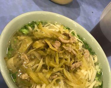 老北京正宗榨菜肉丝面的做法