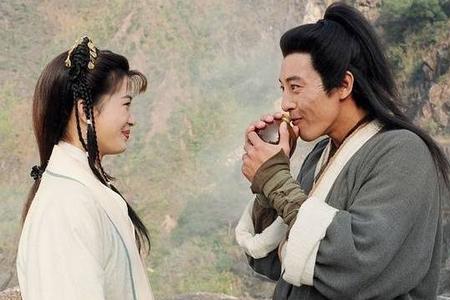 令狐冲握的什么剑