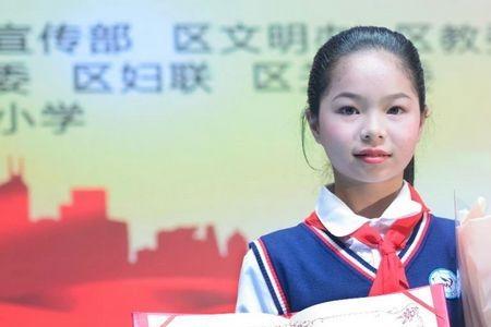 学校的优秀少先队员是怎么选的