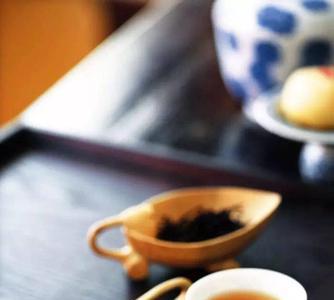 一个人独自品茶的诗句